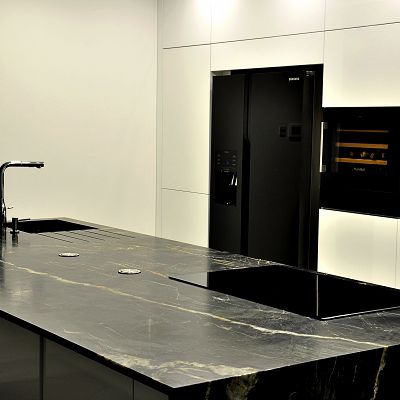 realizacja kuchnia wyspa horizon 2 granit.JPG