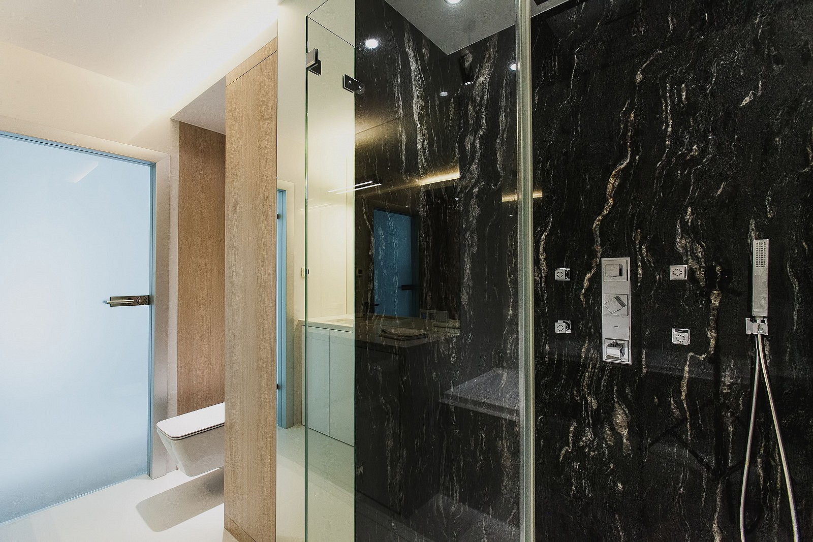 granit na scianę w łazience - cosmic