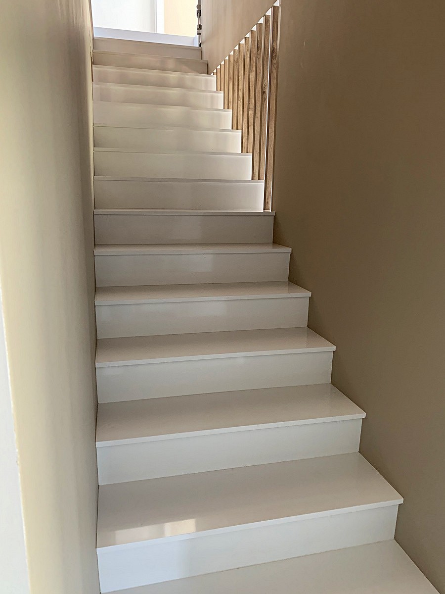 Konglomerat kwarcowy biały - schody